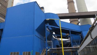 The electrofilter removes the incombustable parts of the coal, which are carried in the fluegas stream as flyash. The fluegases stream after leaving the steam generator, coming from the air preheater, in the electrofilter through parallel, 30 cm wide openings. These gases are formed by plate-formed positively charged electrodes. Electrically isolated spray electrodes are suspended on which a negative voltage is applied. Under the influence of the electrical field the flow ash settles on he positve plate electrodes.